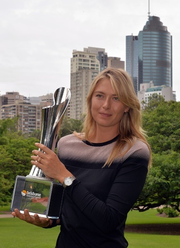 ブリスベーン国際優勝のシャラポワ、市内で記念撮影