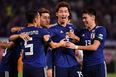 日本がパラグアイを下す、大迫と南野がゴール