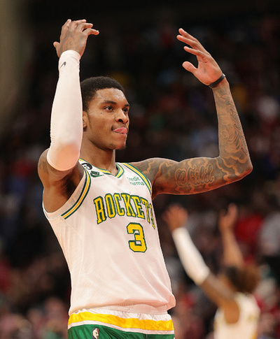 NBAロケッツのポーター、恋人への暴行容疑で逮捕 報道