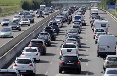 フランスの酩酊男、高速道路を約50キロ逆走して事故 1人軽傷