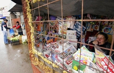 ｢報道の半分は明るいニュースに｣法案は違憲、ルーマニア