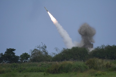 米比合同演習、ハイマースで「敵艦」攻撃