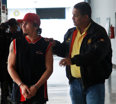 エドウィン・バレロ 妻の殺人容疑で身柄拘束