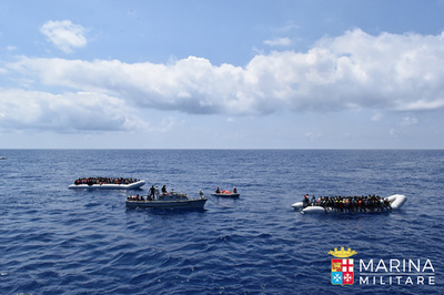 伊当局、リビア沖で移民ら3300人救助 4日間で1万人突破