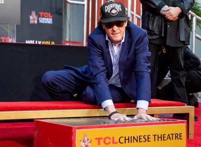 マイケル・マドセン、チャイニーズ・シアターに手形 コロナ禍で初