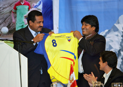 サッカー高地規制に反対するサミット開催