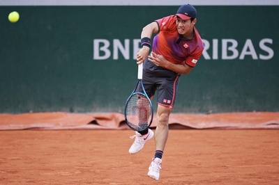 錦織圭、右肩痛で途中棄権 3年ぶりGSの全仏は2回戦敗退