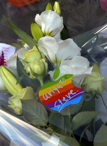 世界のファンがスティーブ・ジョブズ氏を追悼