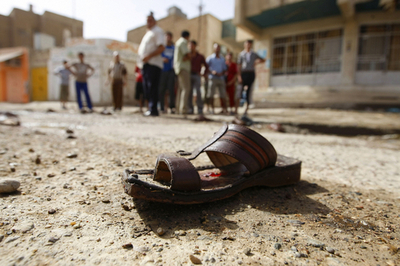 バグダッドのモスク付近で自爆テロ2件、20人死亡