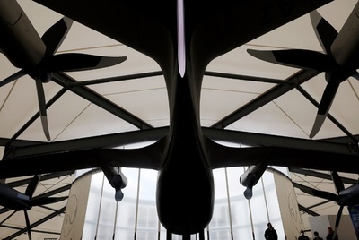 「世界初」垂直離着陸機用ターミナルを設置 英