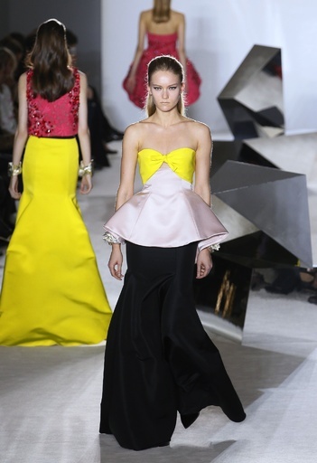 ＜14年春夏パリ・オートクチュール＞ジャンバティスタ・ヴァリ