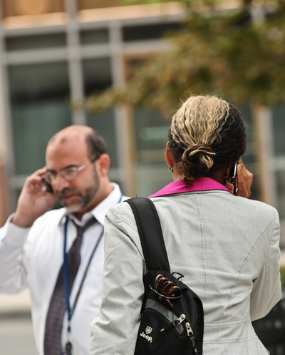 女性は年をとると夫への関心が薄れる、携帯電話記録で立証