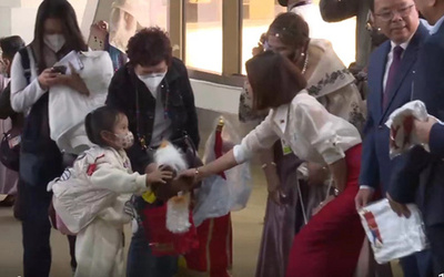 空港で中国からの観光客の歓迎式 フィリピン