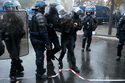 週末の抗議デモで1314人逮捕、警官53人が負傷 フランス