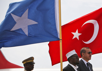 トルコ首相、干ばつのソマリアを公式訪問 世界に支援を呼びかけ