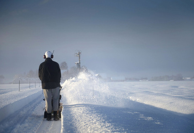 大雪原の雪かき、スウェーデン