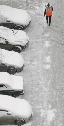 モスクワに突然の大雪、「予報外れ」に市長が激怒
