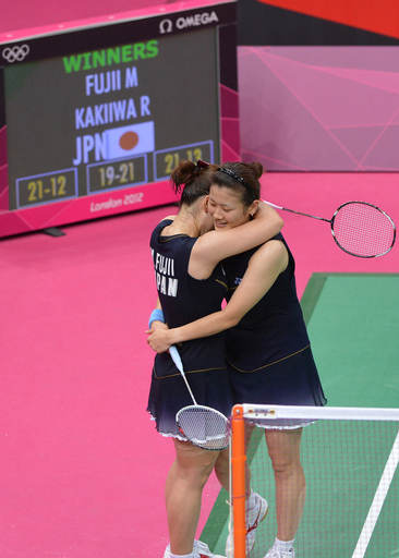 藤井/垣岩組がバドミントン女子ダブルス決勝進出