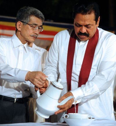 スリランカは100万ドルと紅茶で支援、震災犠牲者の追悼式も