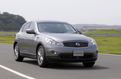 スカイライン・クロスオーバーの試乗会、この夏発売 日産自動車