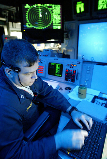 米中の軍艦が接近、連絡取り合って衝突は回避 南シナ海