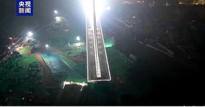 中国で3.69万トンの大橋が空中回転に成功