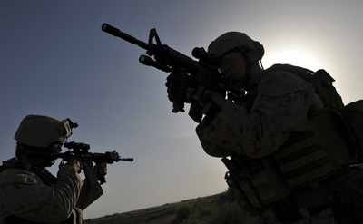 米兵がタリバン兵の遺体に放尿か、ネットに動画