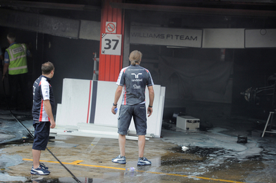 ウィリアムズのガレージから出火、数十人が負傷 スペインGP