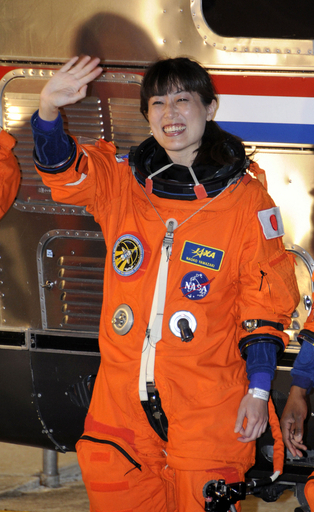 「ディスカバリー」、史上初 女性4人が宇宙に同時滞在