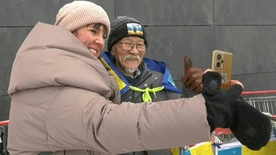 字幕:75歳の日本人男性 ウクライナ・ハルキウで支援 地元のヒーローに