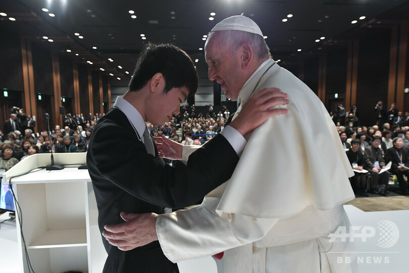 ローマ教皇、東日本大震災の被災者と面会 原子力使用に懸念示す
