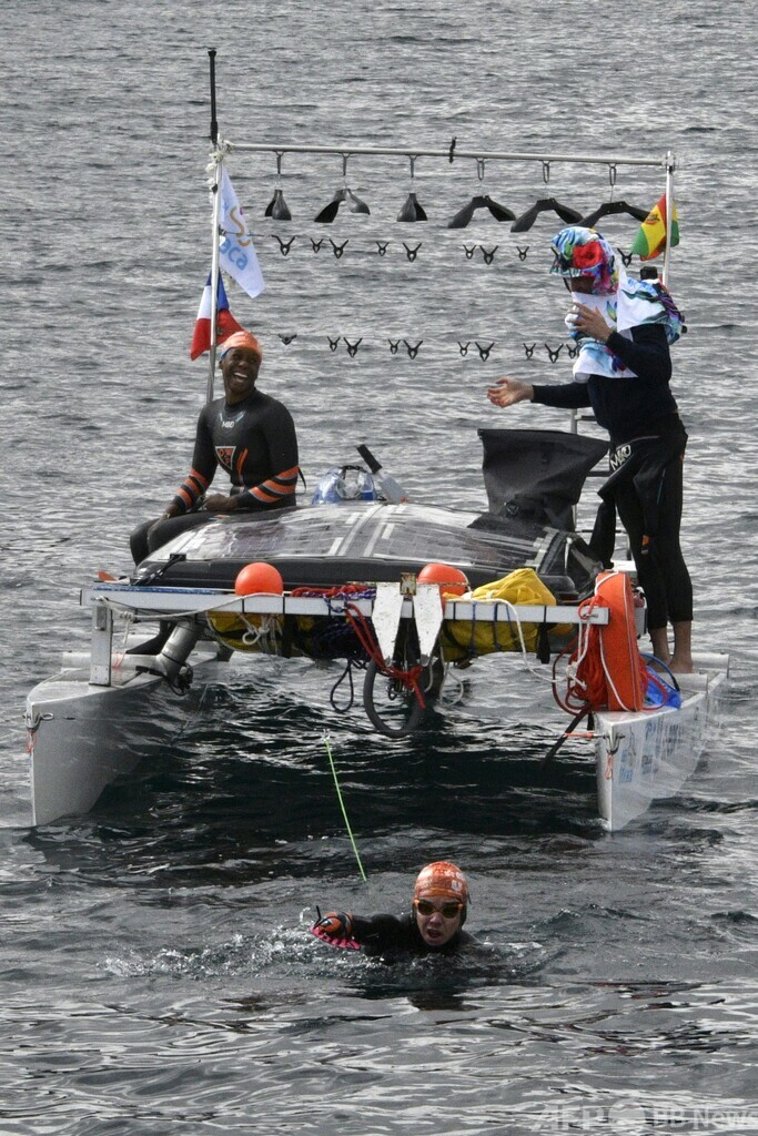 四肢切断のパラ競泳選手、世界最標高の湖縦断に挑戦