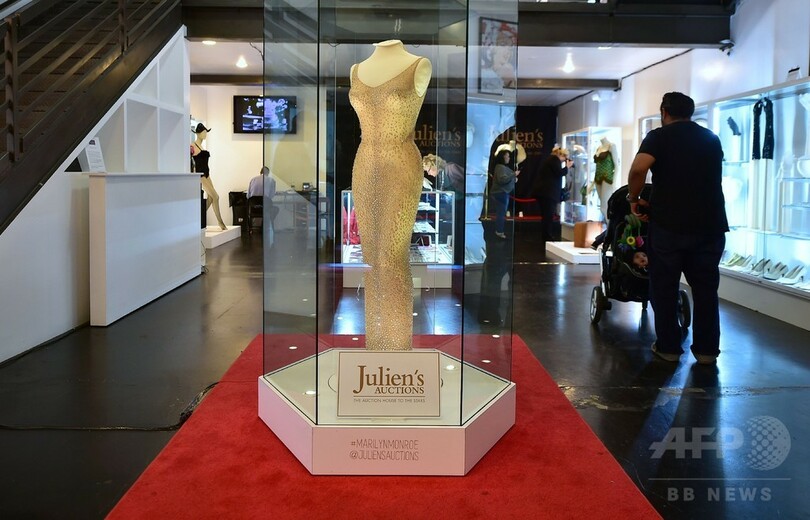 モンローのドレスに5億円超、ケネディ大統領のバースデーで着用