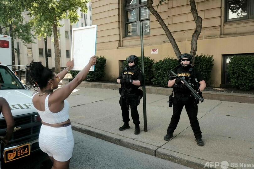 警官が黒人男性射殺、銃弾60発 米オハイオ州