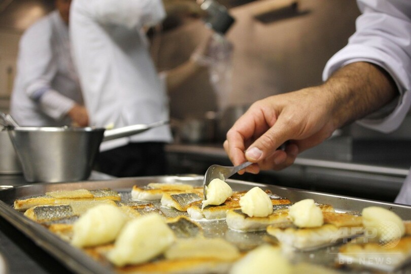 上限知らずの高級機内食、ミシュラン星シェフにドンペリも