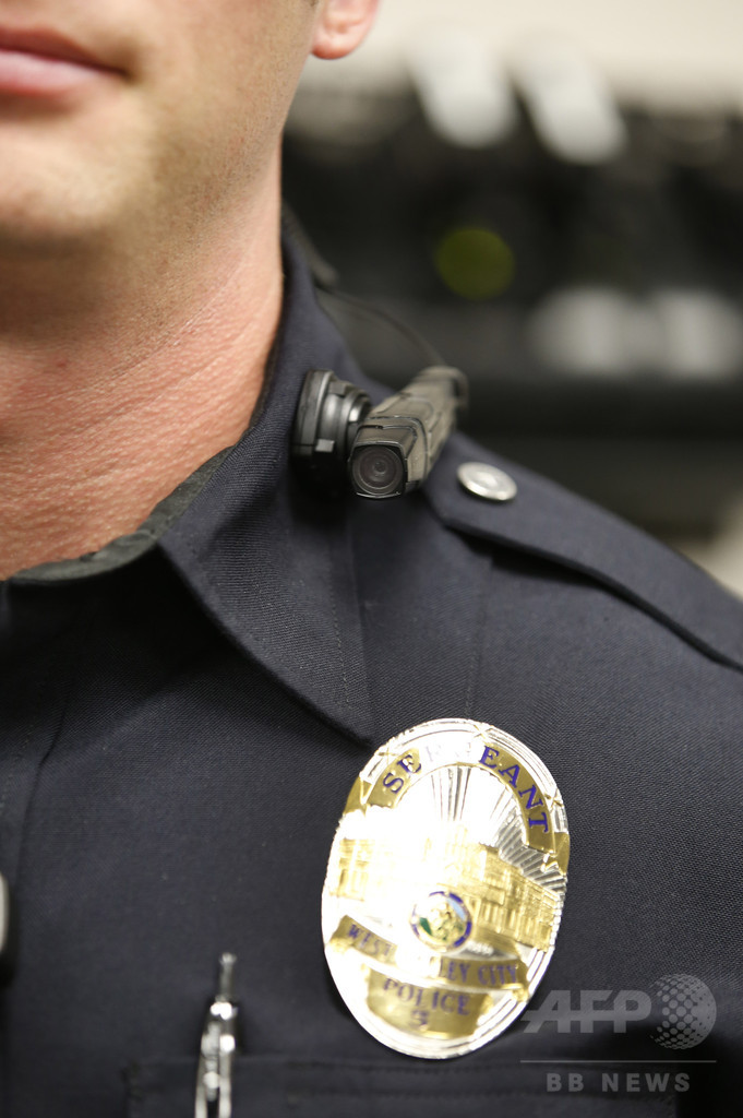 警察官のボディーカメラ装着求める声高まる、米国