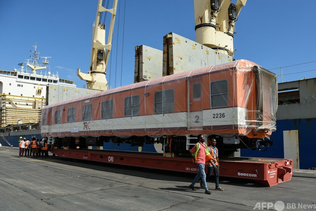 タンザニア、韓国製鉄道車両14両受領 写真8枚 国際ニュース:AFPBB News