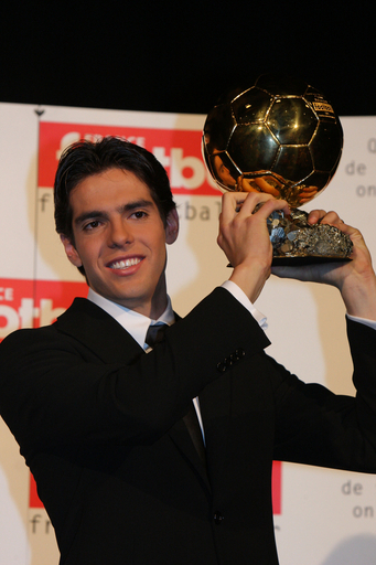カカの2007年バロンドール受賞が発表される 写真8枚 国際ニュース
