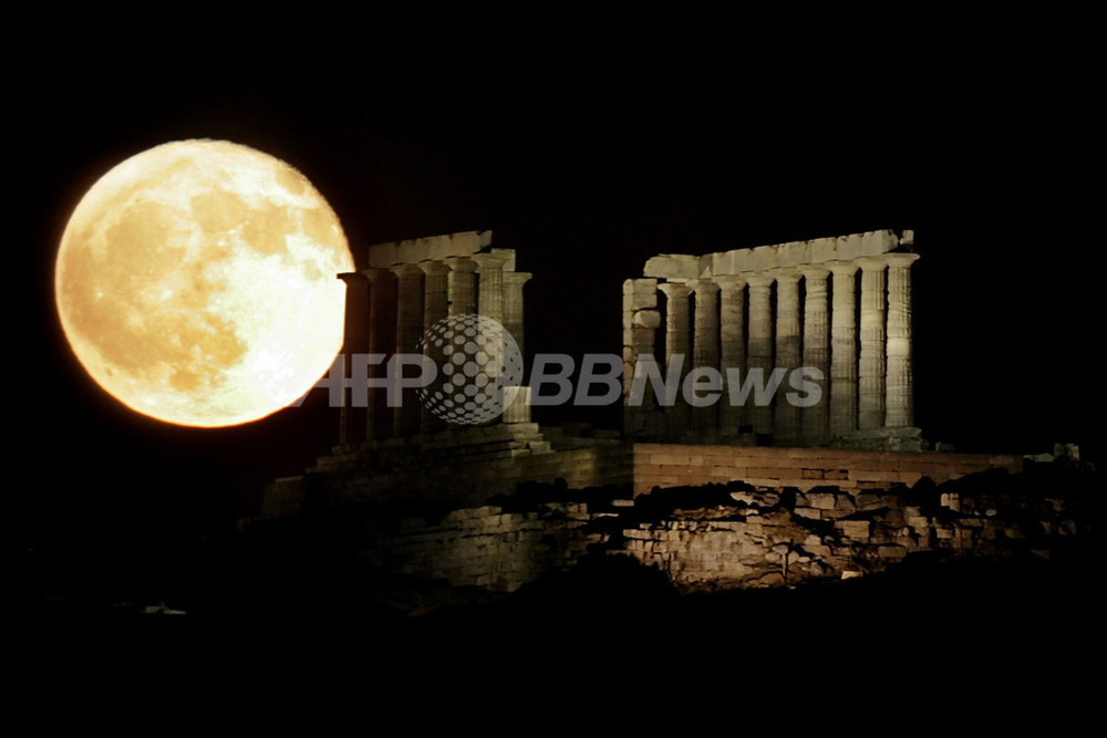 海神ポセイドンの神殿に あざやかな満月 写真2枚 国際ニュース Afpbb News