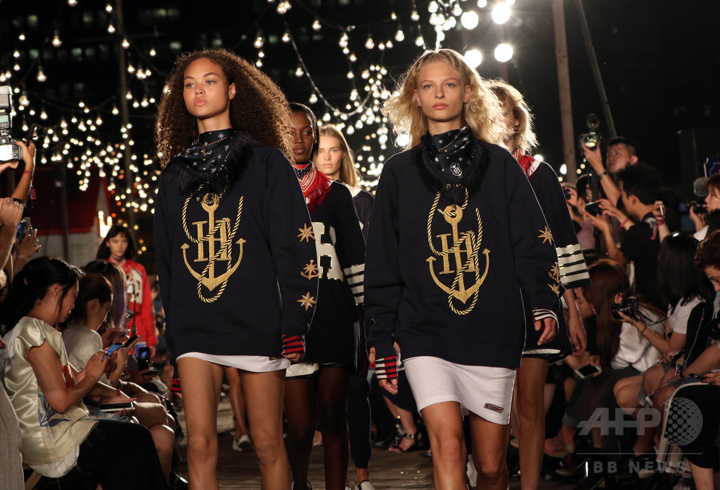 「トミー ヒルフィガー」17年春夏