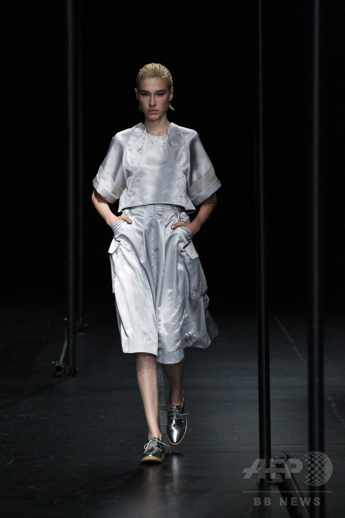 水銀の凝固点をタウンウェアで表現、「エー ディグリー ファーレンハイト」15年春夏