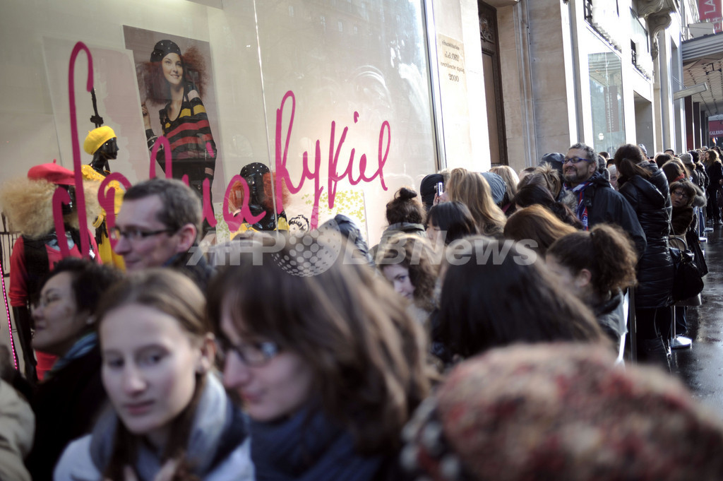 H&Mとソニア・リキエルのコラボウェア発売開始、パリに長蛇の列