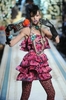 ニューヨーク市内ピエール ホテル（The Pierre Hotel）で開催された「ランバン フォー H&amp;M（Lanvin for H&amp;M）」のオートクチュール・ファッションショー（2010年11月18日撮影）。（c）AFP/Getty Images/Jamie McCarthy