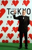 第26回東京国際映画祭（Tokyo International Film Festival）のオープニングイベントに登場したトム・ハンクス（Tom Hanks、2013年10月17日撮影）。(c)AFP/TOSHIFUMI KITAMURA