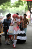 中国東部の安徽（Anhui）省合肥（Hefei）で26日、コスプレ（コスチュームプレイ）イベントが開催され、アニメやゲームキャラクターの衣装や装身具を身にまとった若者が多数、参加した。コスプレの一番人気は日本生まれのキャラクターたちだ（2012年6月26日撮影）。(c)AFP