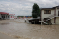浸水で被害を受けたロシア南部クラスノダール（Krasnodar）地方のクルイムスク（Krymsk）市内（2012年7月７日撮影）。(c)AFP/RUSSIA&apos;S INTERIOR MINISTRY