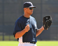 米大リーグ（MLB）、ニューヨーク・ヤンキース（%%New York Yankees%%）は18日、野手陣がフロリダ州タンパのジョージ・M・スタインブレナー（George M. Steinbrenner Field）で行われているキャンプに合流し練習を開始した。写真は守備練習に臨むアレックス・ロドリゲス（%%Alex Rodriguez%%）。(c)AFP/Getty Images/Al Messerschmidt