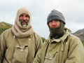 サウスジョージア島（South Georgia）の山越えに向かう探検隊のティム・ジャービス（Tim Jarvis）隊長（左）とバリー・グレー（Barry Gray）氏（2013年2月9日提供）。(c)AFP/Jo Stewart/SHACKLETON EPIC