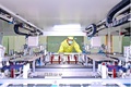 輸出用太陽電池を製造中の、江西省撫州市にある太陽光発電モジュール生産企業（撮影日不明、資料写真）。(c)People’s Daily/朱海鵬