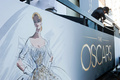24日に開催される第85回アカデミー賞（Academy Awards）授賞式を目前に控え、会場となるドルビー・シアター（Dolby Theatre）周辺では準備が着々と進んでいる。（2013年2月20日撮影）(c)AFP/Getty Images/Valerie Macon